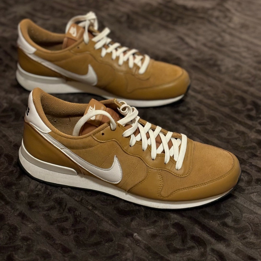Nike Internationalist (Nike I.D.)